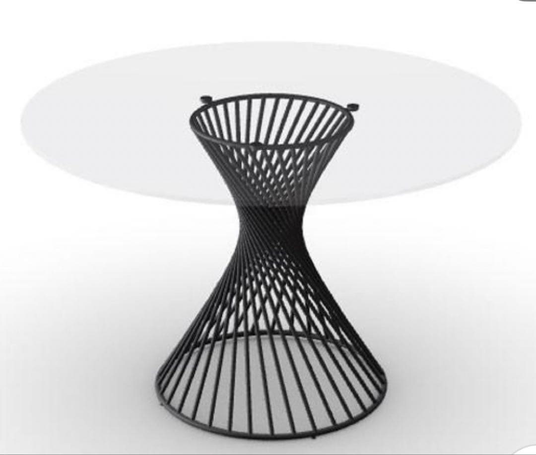 カリガリスボルテックス 円形ダイニングテーブル