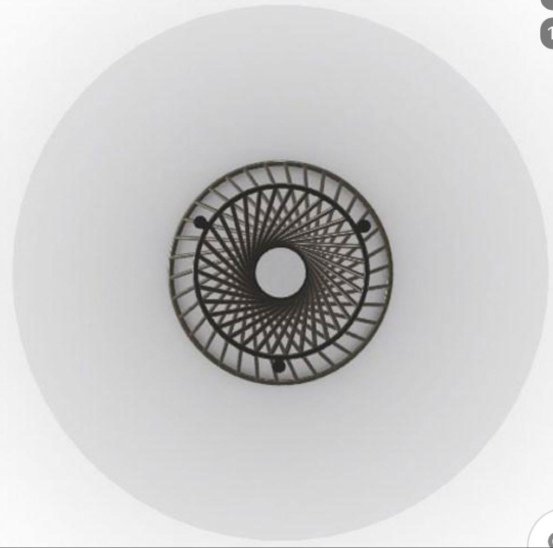 カリガリスボルテックス 円形ダイニングテーブル