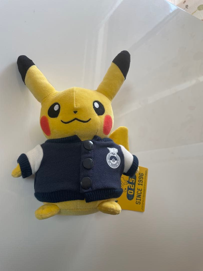 【タグ付き】ぬいぐるみ　スタジャンピカチュウ　BLUE　カレッジロゴ