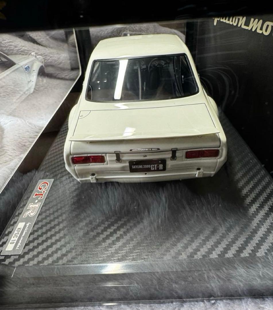 SKYLINE 2000 GT-R (KPGC10 ) ホワイト 1/18