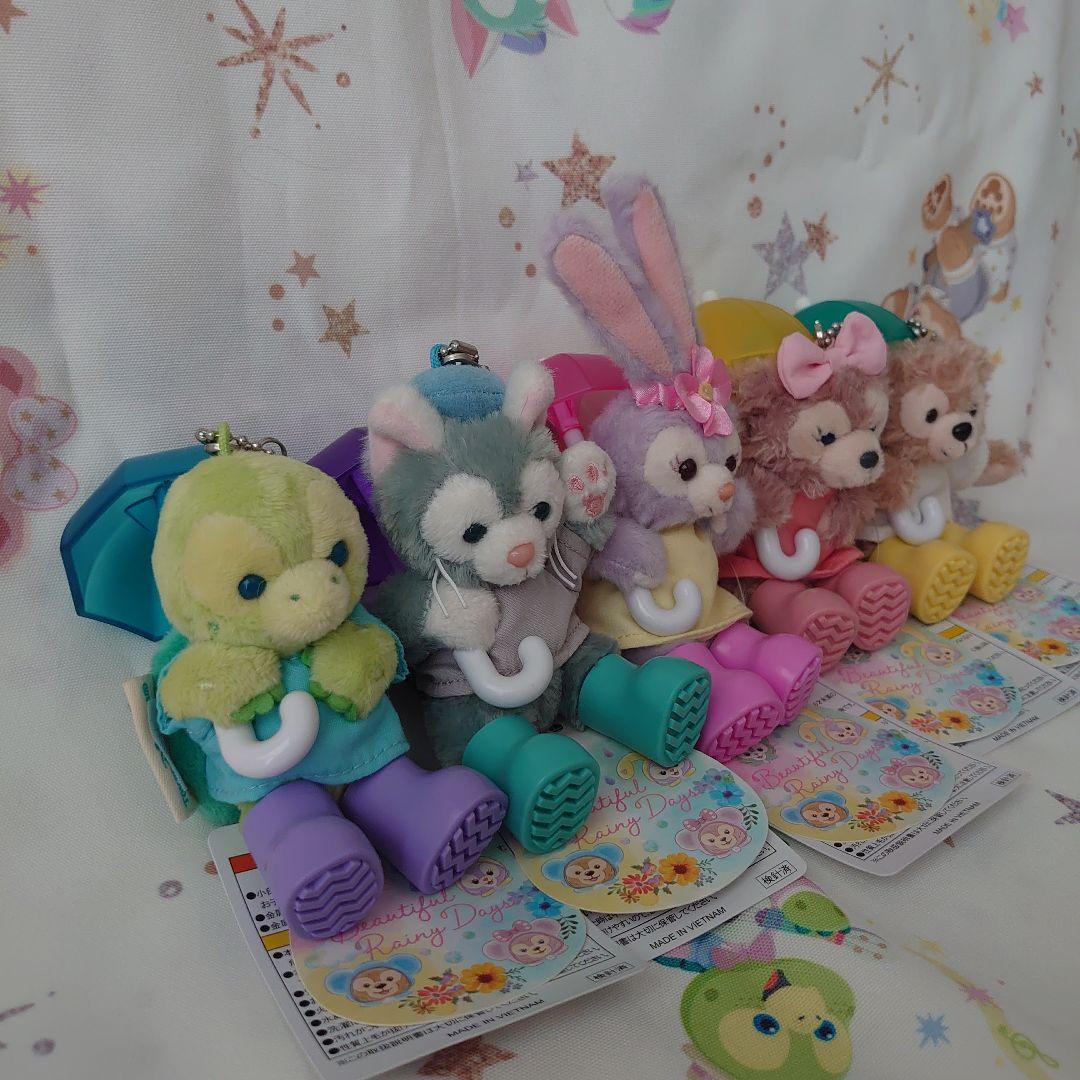 新品ダッフィー&フレンズレイニーデイズディズニーぬいぐるみストラップ