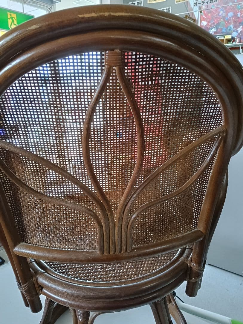 y　ラタン製カジュアルチェア　回転式
