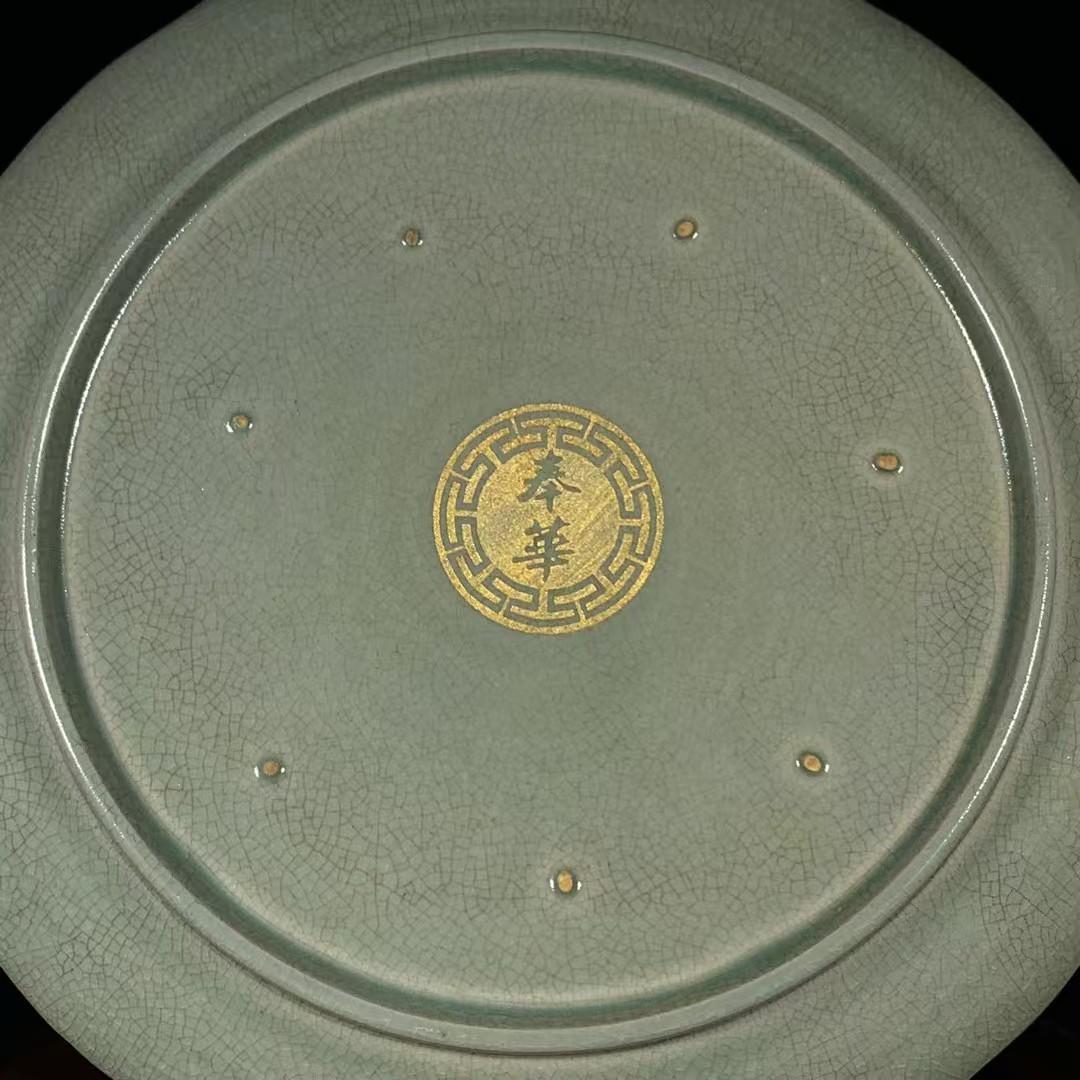中国古美術 宋汝窯款 刻詩文 鎏金花口盤 陶芸 文房具 置物 食器 禮品 年代物