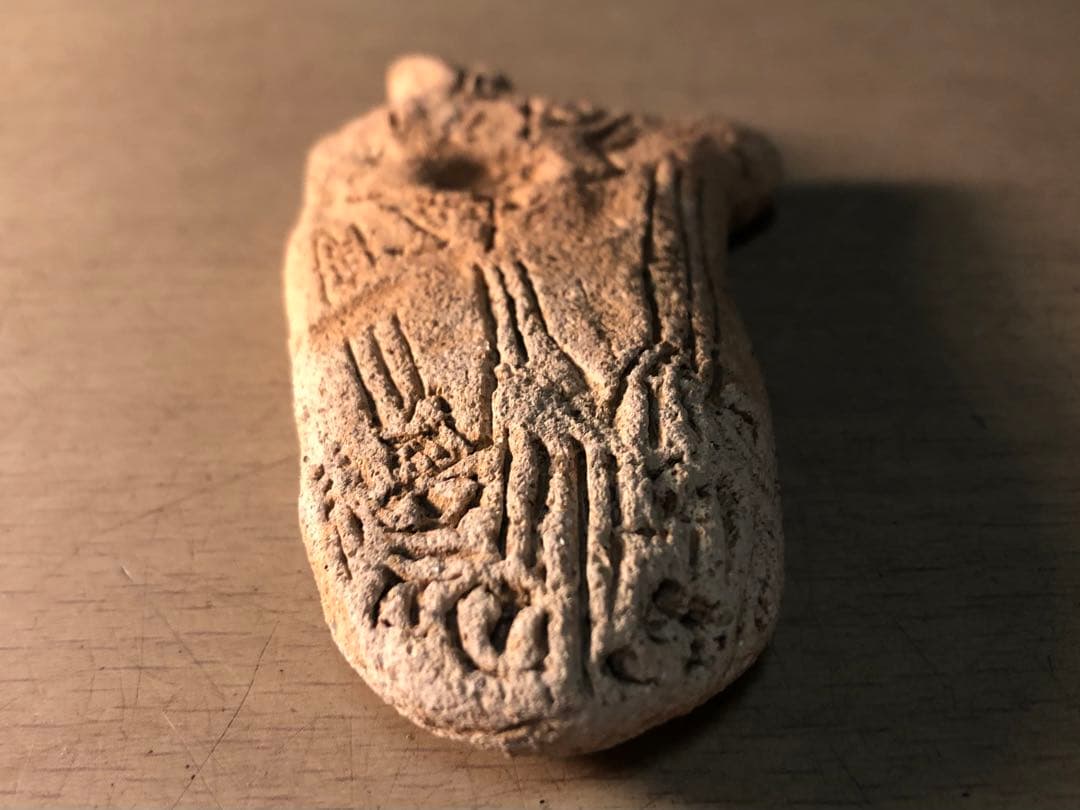 「板状土偶の破片」です。