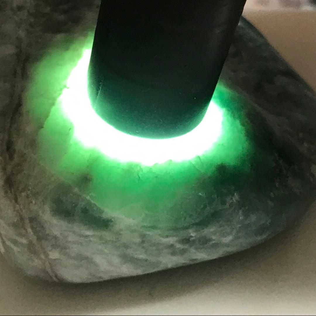 糸魚川翡翠　高透過　271g