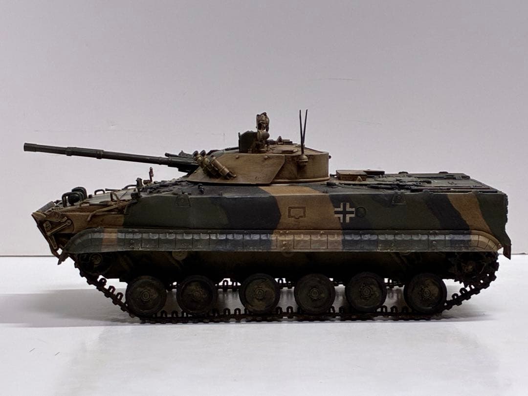 トランペッター　1/35 BMP-3 完成品　戦車　装甲車　模型　