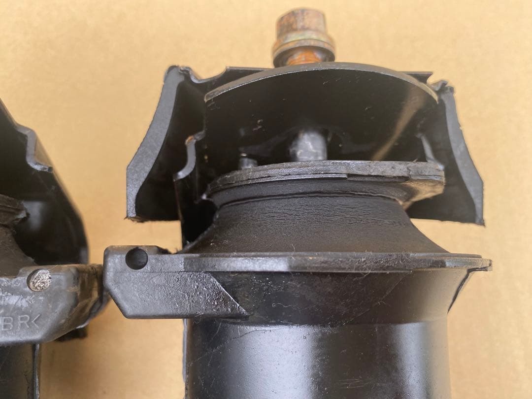 トヨタ　17クラウン JZS171W アスリート　 エステート　エンジンマウント