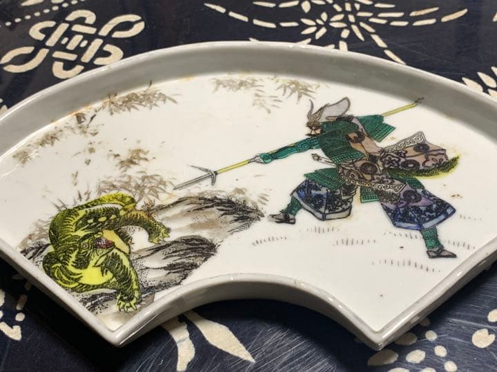 19世紀　清朝？中華民国？　年代もの　粉彩　扇形　プレート