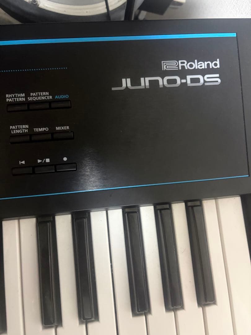 Roland JUNO-DS 61鍵キーボード　スタンドとケーブルつき