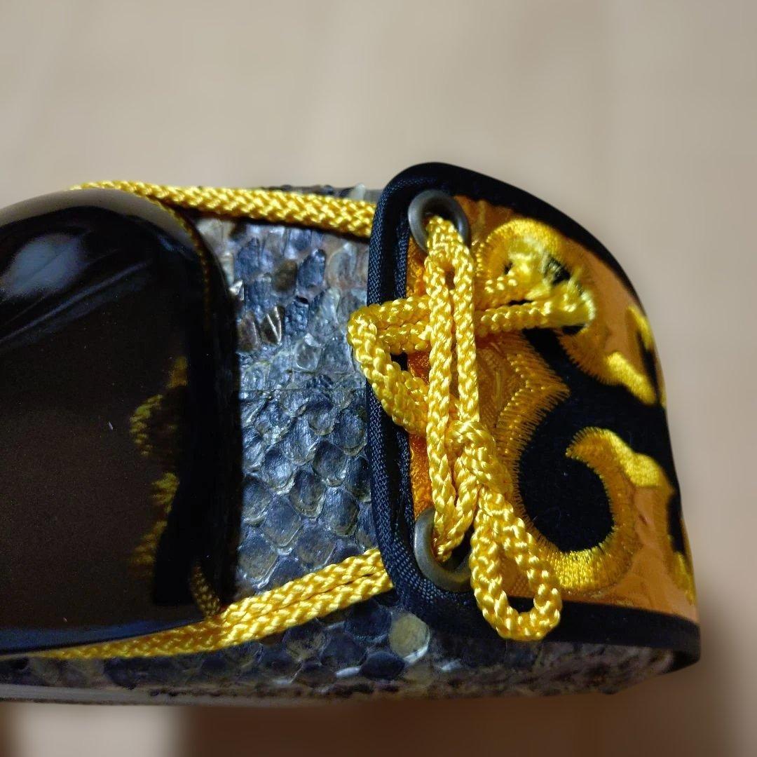 沖縄三線 本蛇皮 強化張 真壁型 爪付 ハードケース付 ウマ（駒）付