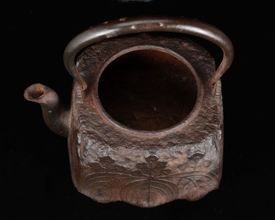 【時代鉄瓶】三葉葵紋 四方形鉄瓶 銅蓋 茶道具 煎茶道具 急須 湯沸 骨董品
