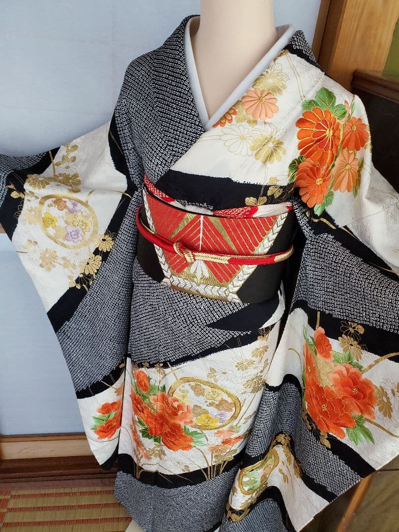 【レトロ調＊美品】振袖&襦袢セット　絞り　刺繍　黒　白　オレンジ　トールサイズ