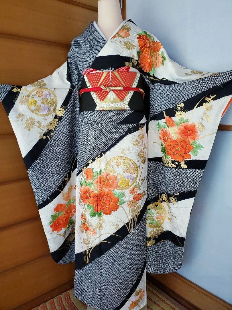 【レトロ調＊美品】振袖&襦袢セット　絞り　刺繍　黒　白　オレンジ　トールサイズ