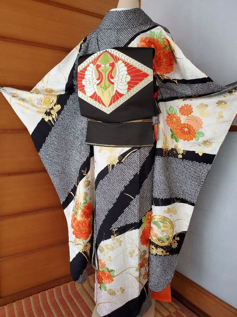 【レトロ調＊美品】振袖&襦袢セット　絞り　刺繍　黒　白　オレンジ　トールサイズ