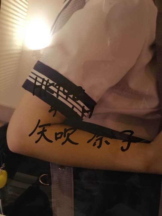 矢吹奈子 生サインボード