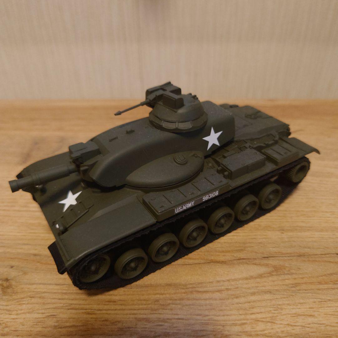 戦車と軍用トラックのミニチュアモデルセット おまけ付き