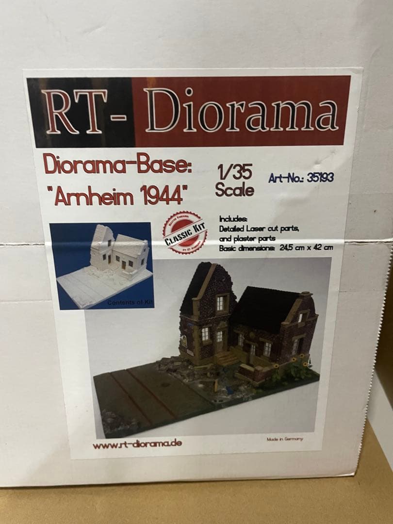 プラモデル　1/35 ディオラマベース：アルンヘム 1944 RTD35193
