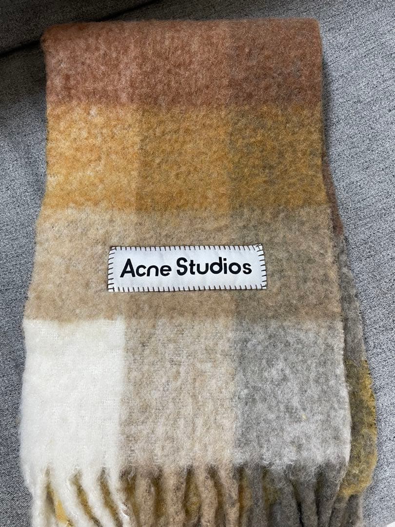 Acne Studios ベージュ系マフラー