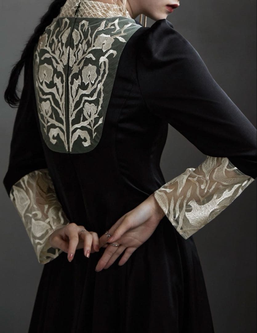 バック刺繍フレアドレス　etoll.