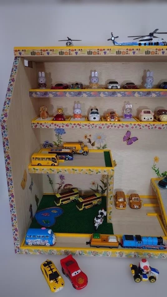 トミカ木製手作り駐車場（ビッグイエロ－）BY02