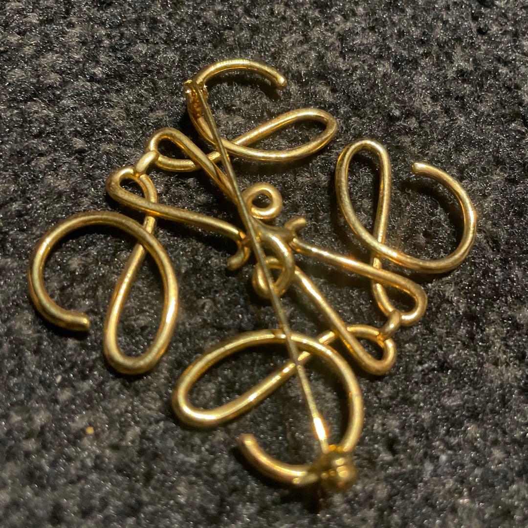 ロエベ アナグラムブローチ