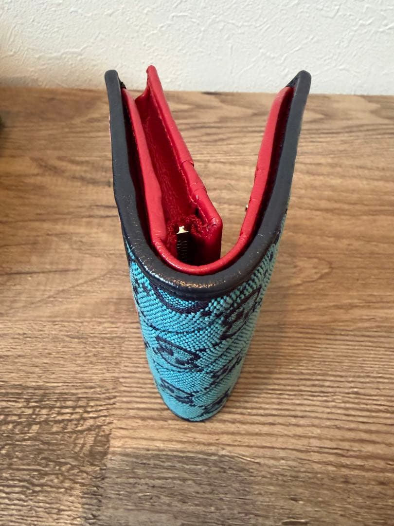 GUCCI グッチ　二つ折り財布 青 ピンク GGパターン
