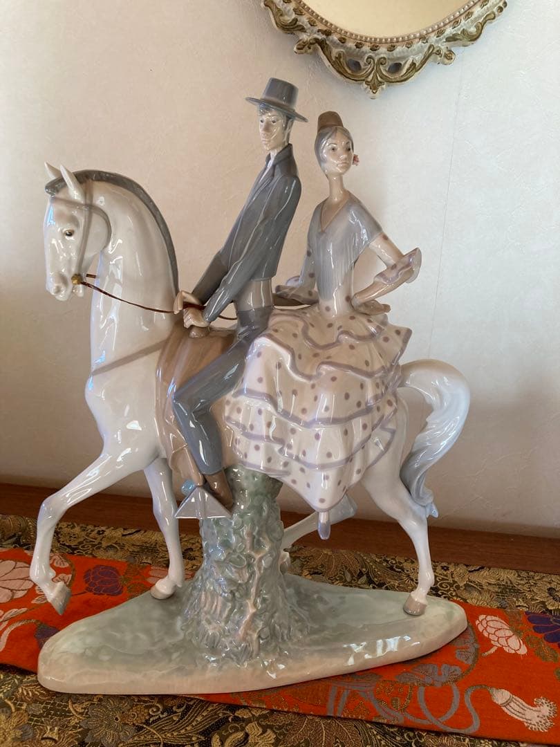 リアドロ　白馬に乗った男女