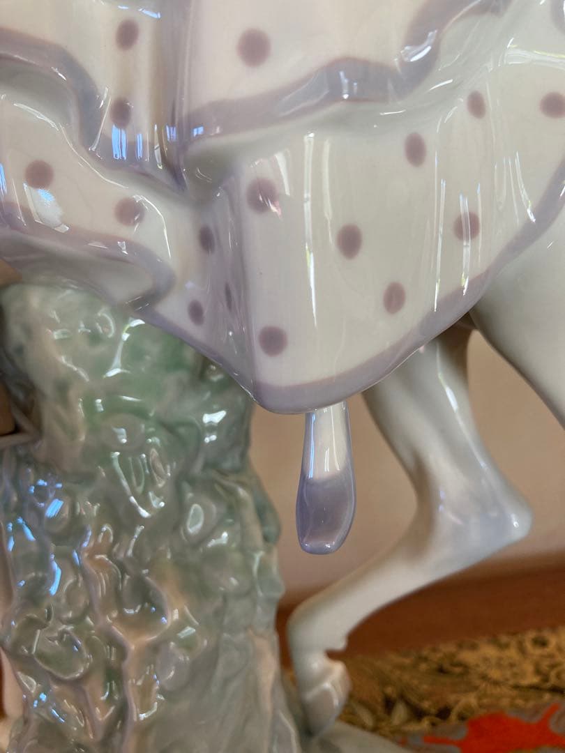 リアドロ　白馬に乗った男女