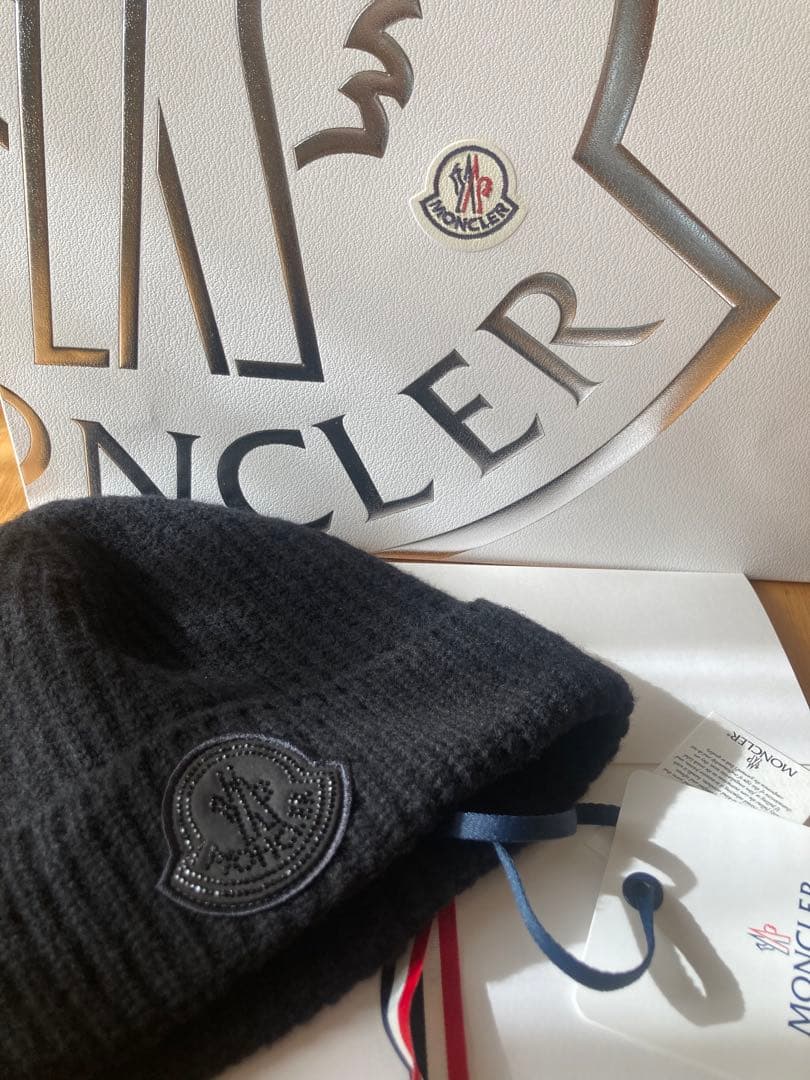 chasモンクレールニット帽