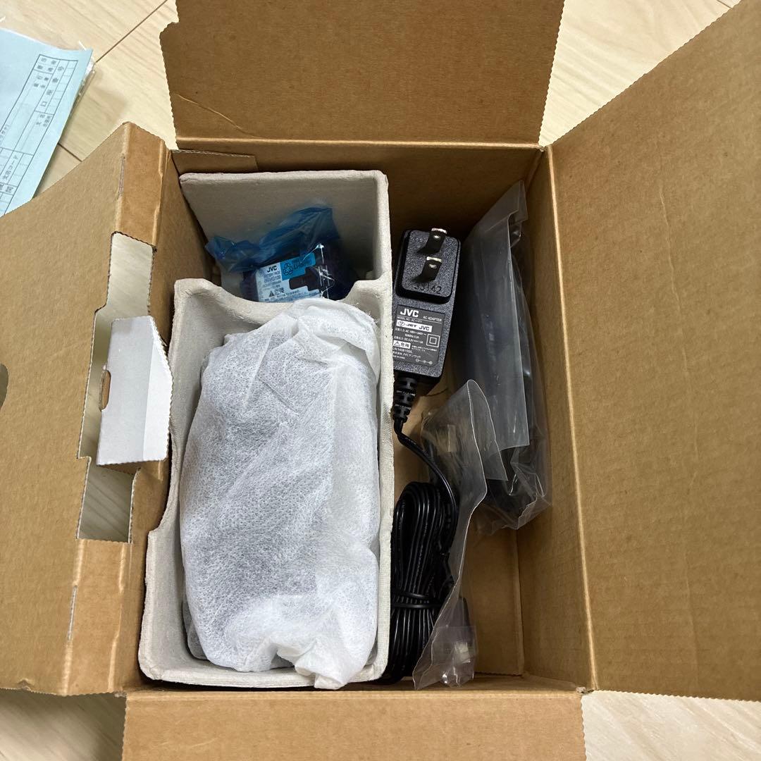 JVC Everio FULL HD ビデオカメラ 本体　GZ-HM133