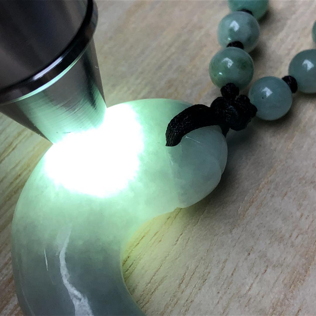 勾玉 翡翠　ヒスイ　糸魚川　翡翠　ペンダント　共箱