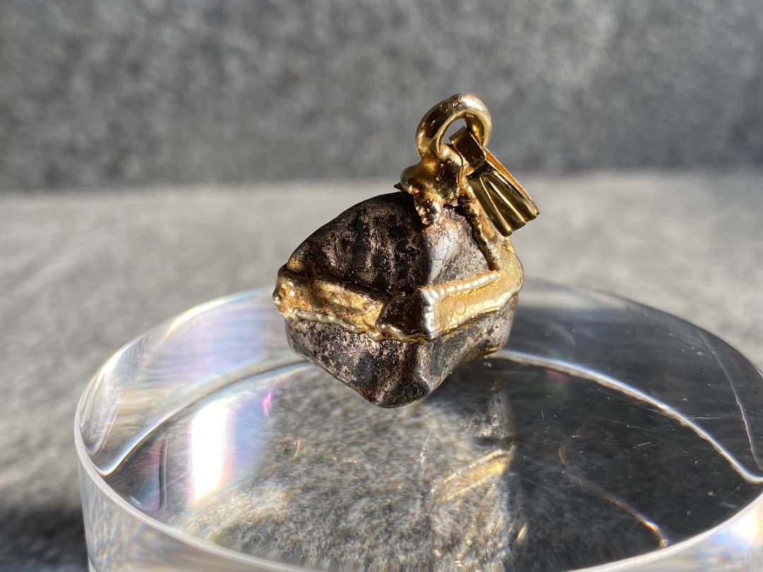 隕石ペンダント スギライト付き①