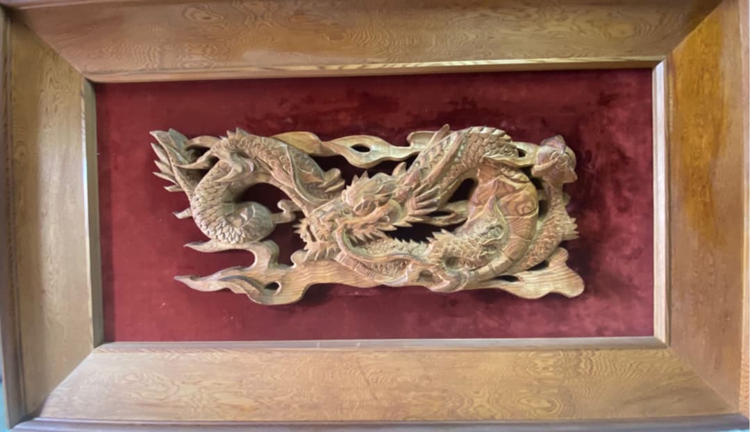 屋久島の杉、一刀彫り、龍の額縁