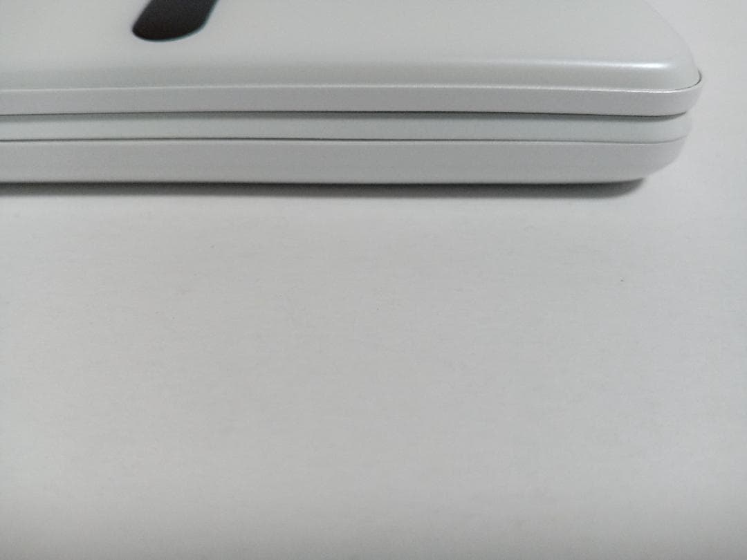 ☆ au GRATINA KYF42 ホワイト SIMロック解除済み