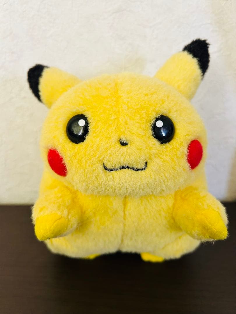 初期ピカチュウ　TOMY ポケモンぬいぐるみ