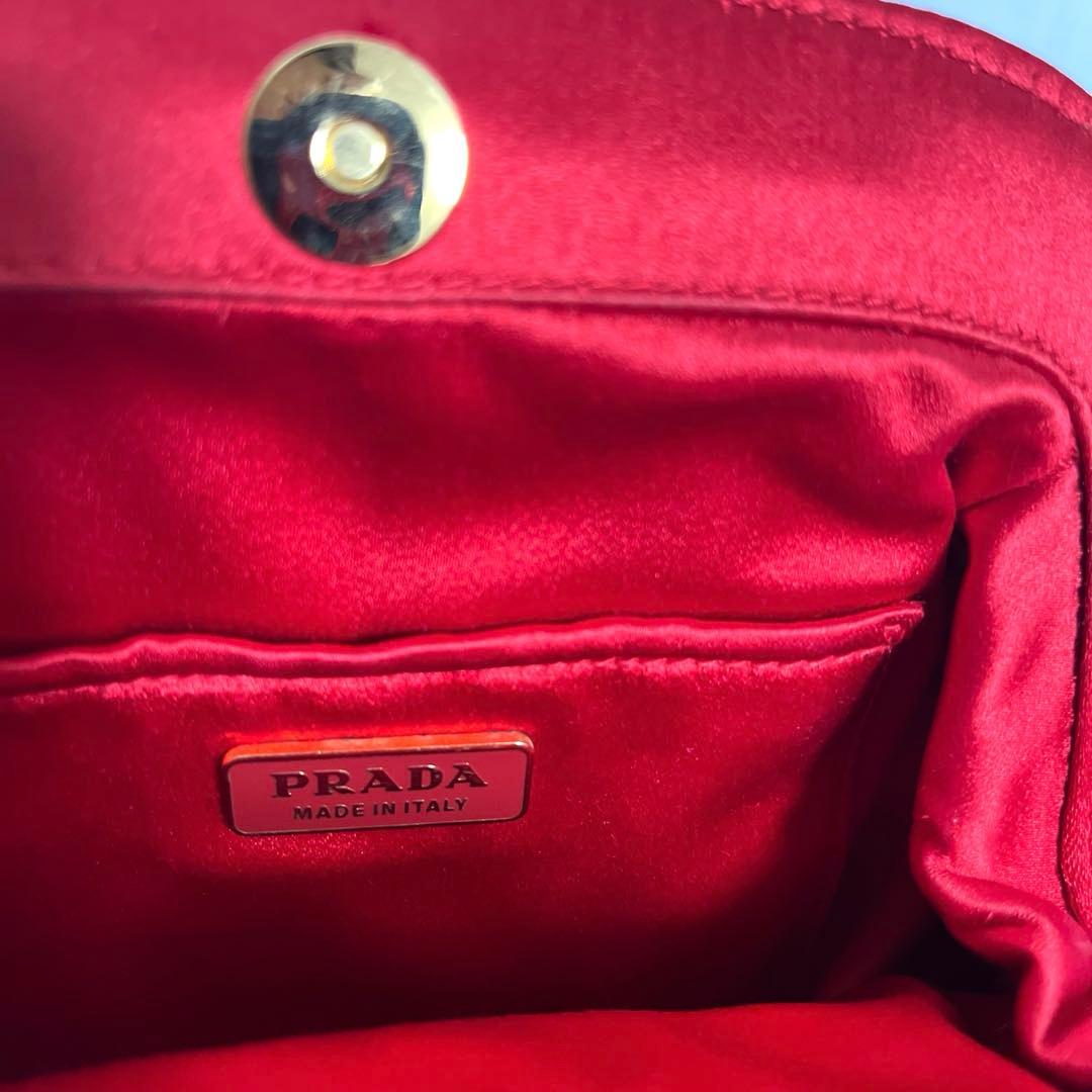 プラダ　ミニバッグ　レッドシルク