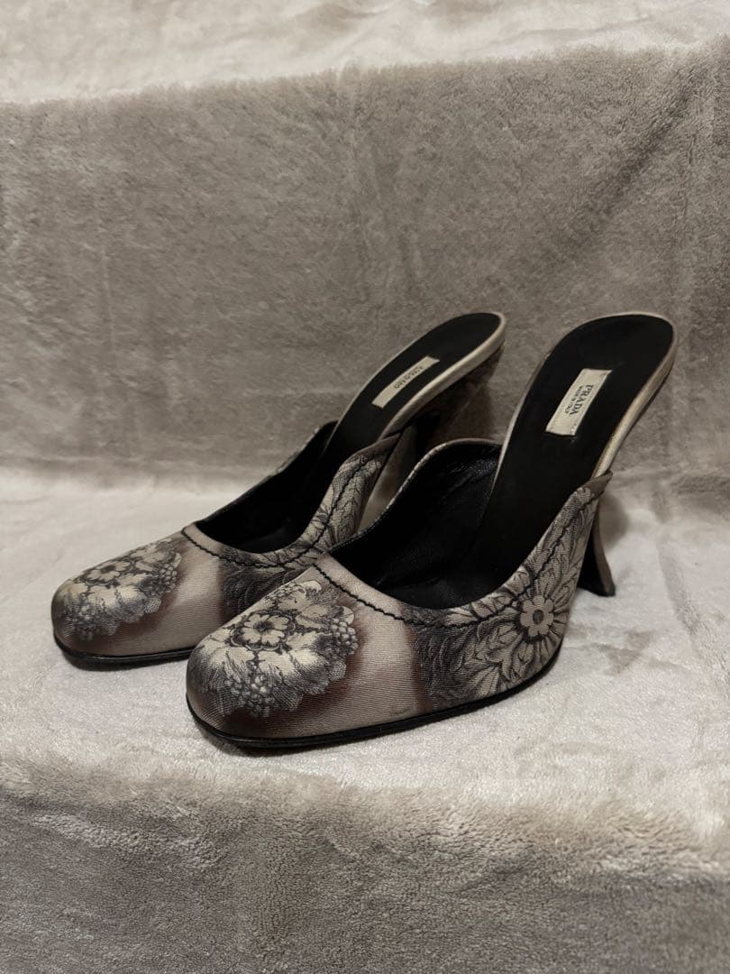 プラダ　素敵デザインミュール