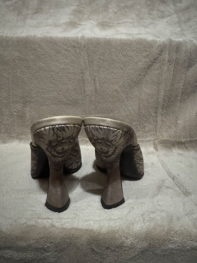 プラダ　素敵デザインミュール