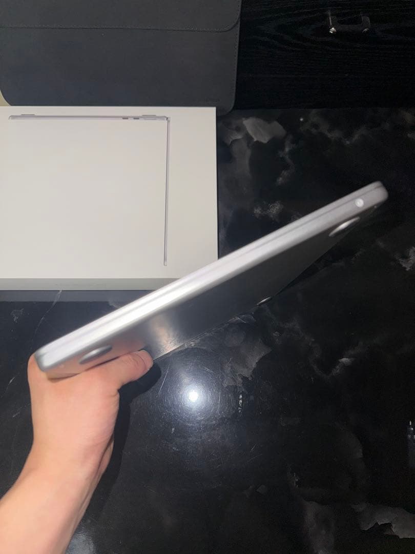 Apple MacBook Air (M2, 13インチ) 本体