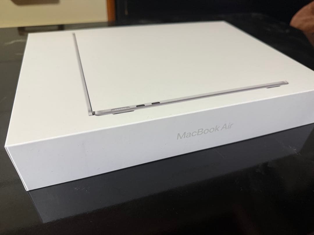 Apple MacBook Air (M2, 13インチ) 本体