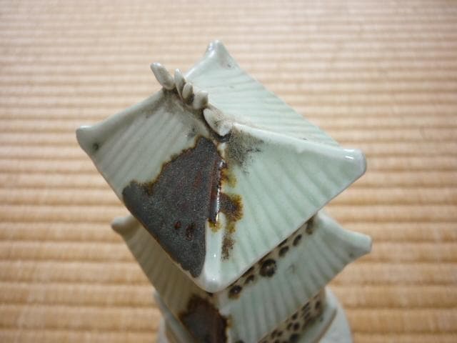 希少 中国 元代から明代（1368～1644）◆龍泉窯 仏塔・仏舎利塔 飛青磁