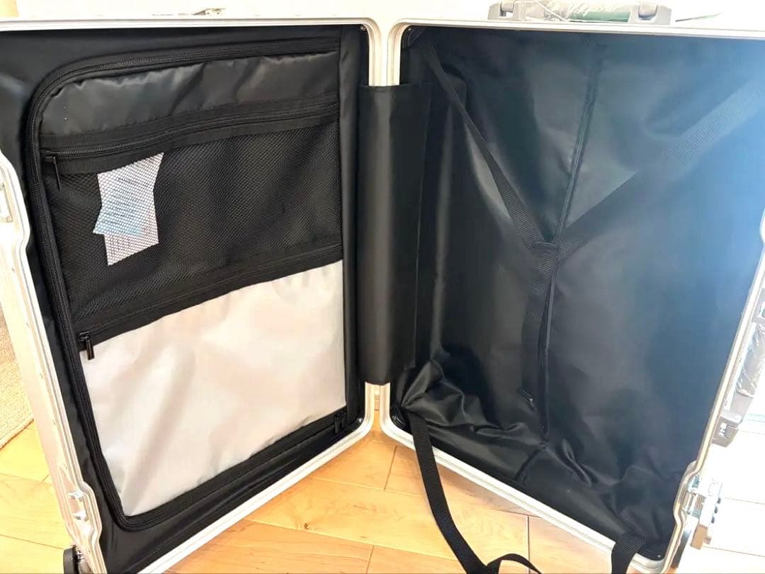 ラスト1点 スーツケースTSAロックMサイズ65Lシルバー