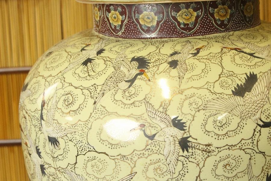 薩摩 金彩色絵 群鶴飛紋 細密画 沈香壷 高125cm 美品(A596)