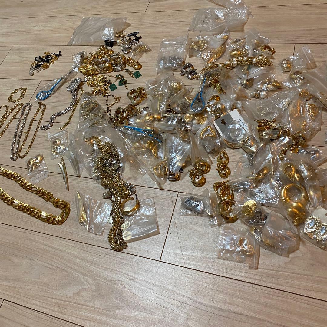 も*し様 アクセサリー まとめ売り 大量 約3kg ゴールド/シルバー色 イヤリ