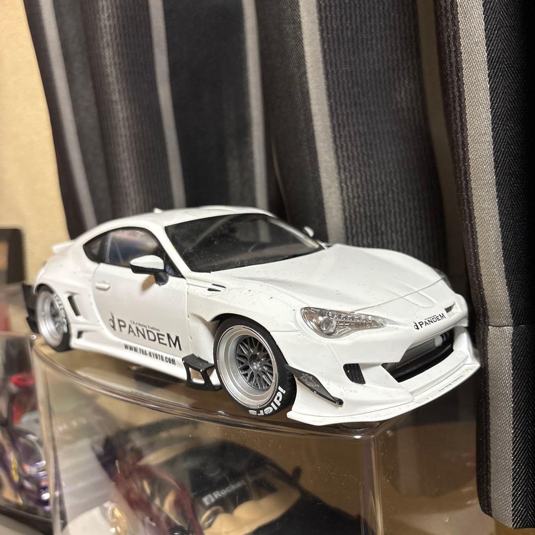 ロケットバニー1/18トヨタ GT 86 PANDEM V3イグニッションモデル