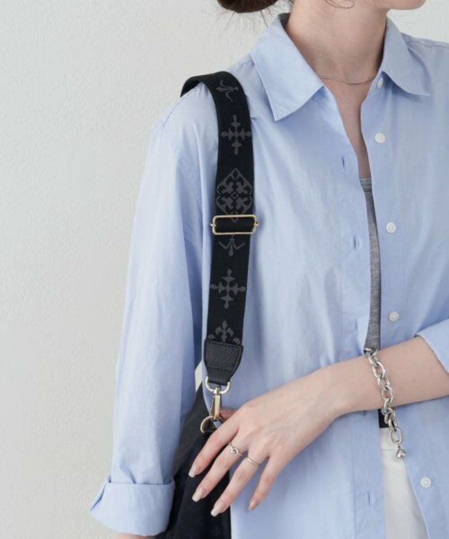 ほぼ未使用ラシット今期クラウズナイロンシンプルショルダー2wayアレンジベルト