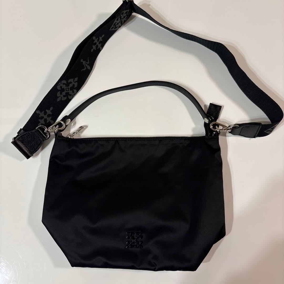 ほぼ未使用ラシット今期クラウズナイロンシンプルショルダー2wayアレンジベルト