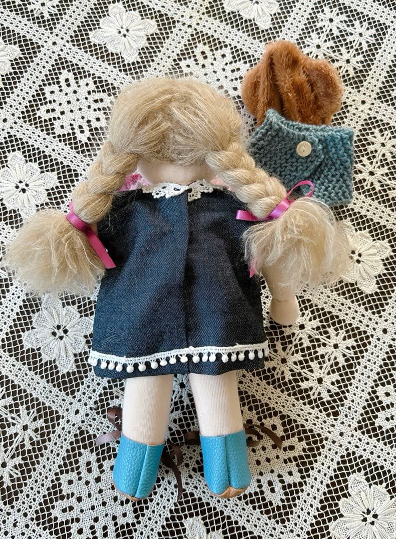 ウォルドルフ人形　カチューシャの女の子