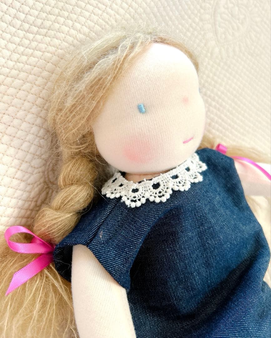 ウォルドルフ人形　カチューシャの女の子