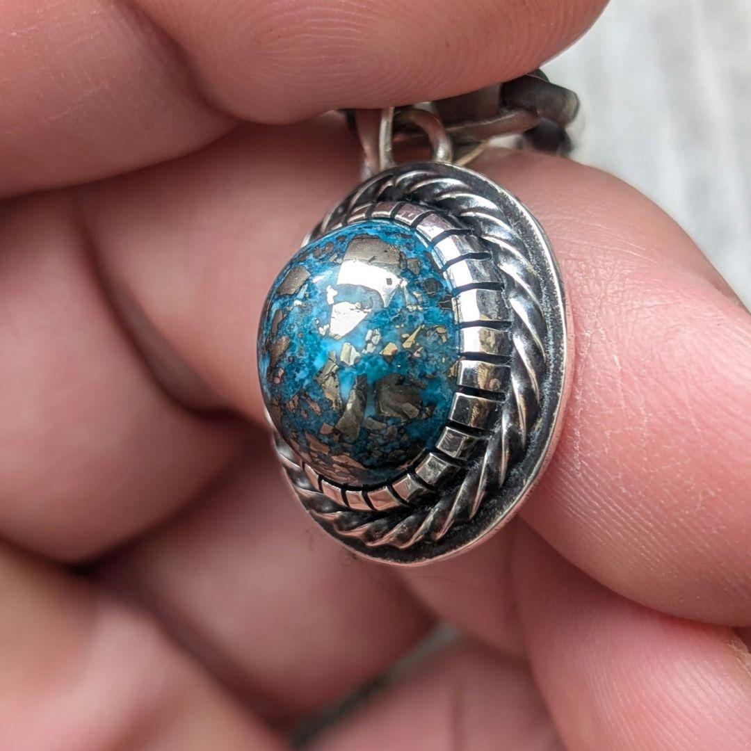 ハンドメイドのターコイズトップ　インディアンジュエリー風　　ネックレストップ